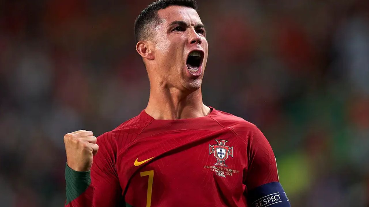 Cristiano Ronaldo: మరో మైలురాయిని చేరుకోనున్న స్టార్ ఫుట్‌బాల్ ప్లేయర్ క్రిస్టియానో రొనాల్డో ..