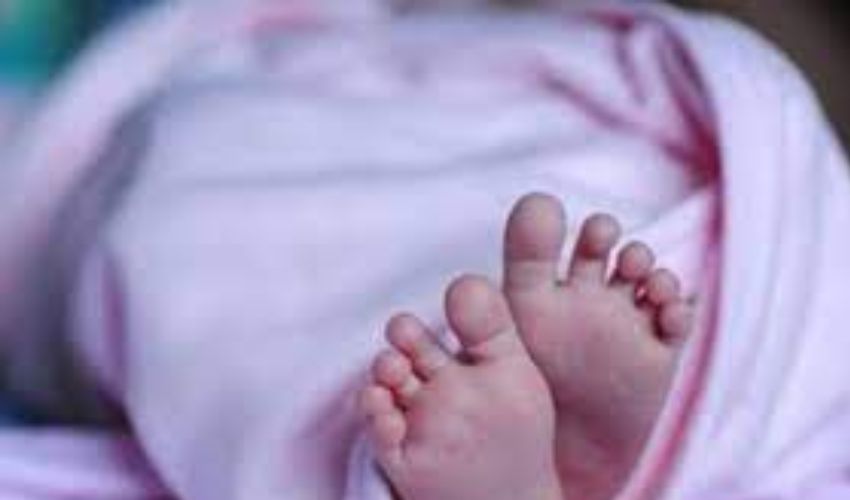 Dehradun : కుళ్లిపోయిన అమ్మానాన్నల మృతదేహాల మధ్య సజీవంగా పసికందు..