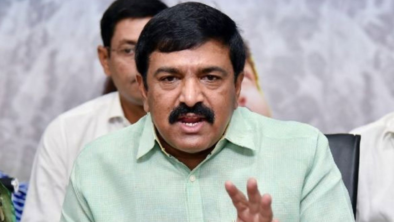 Dwarampudi Chandrasekhar Reddy : నా మీద లేని పోనీ ఆరోపణలు చేస్తే చూస్తూ ఊరుకోను.. ఎమ్మెల్యే ద్వారంపూడి వార్నింగ్