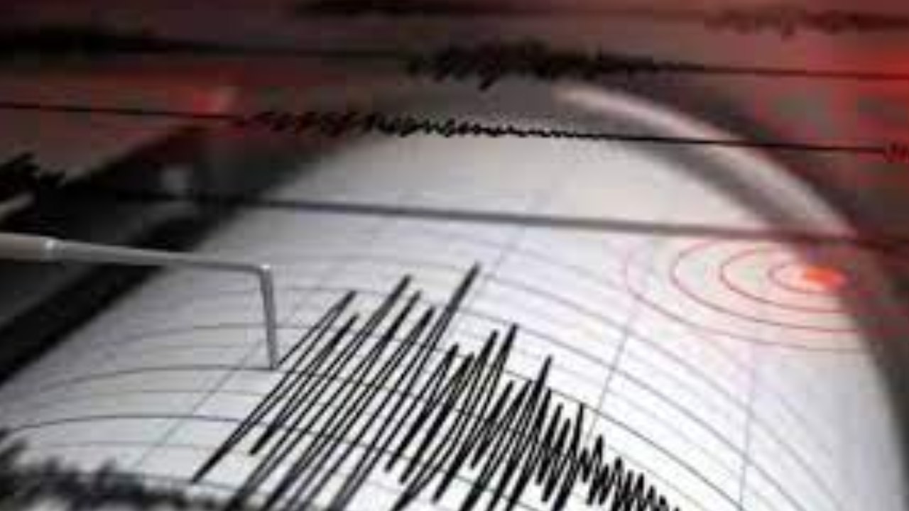 Huge Earthquake : మెక్సికోలో భారీ భూకంపం.. రిక్టర్ స్కేలుపై తీవ్రత 6.3గా నమోదు