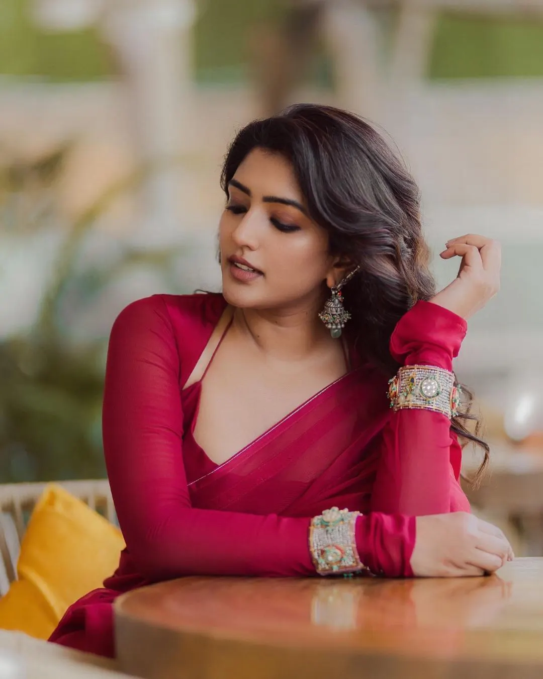 Eesha Rebba latest saree photos gone viral
