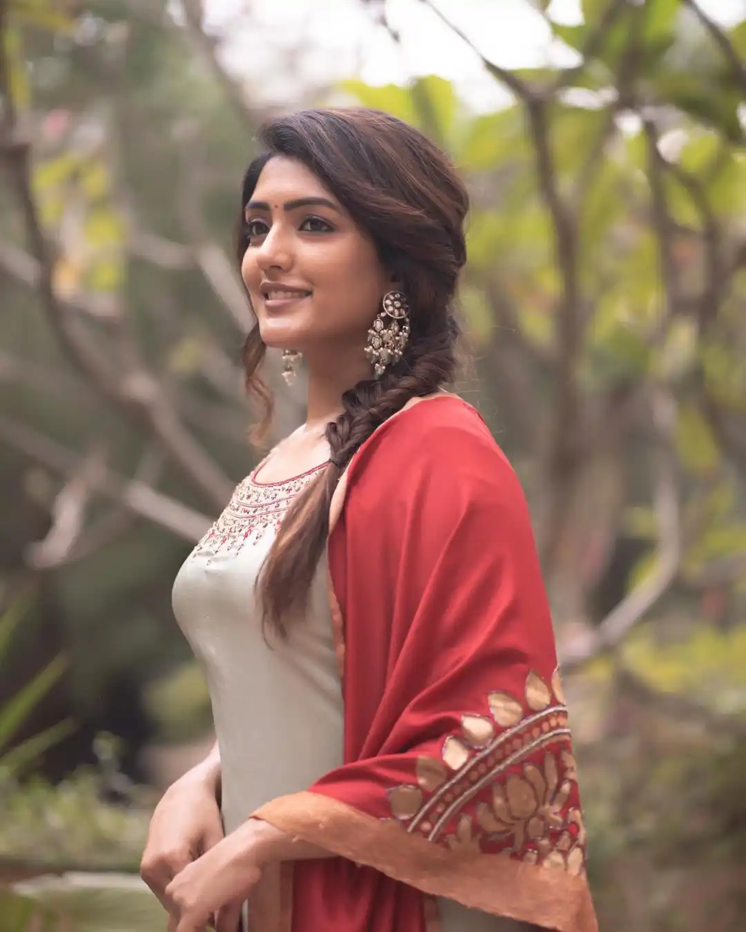 Eesha Rebba shines in Chudidar at New Movie Opening