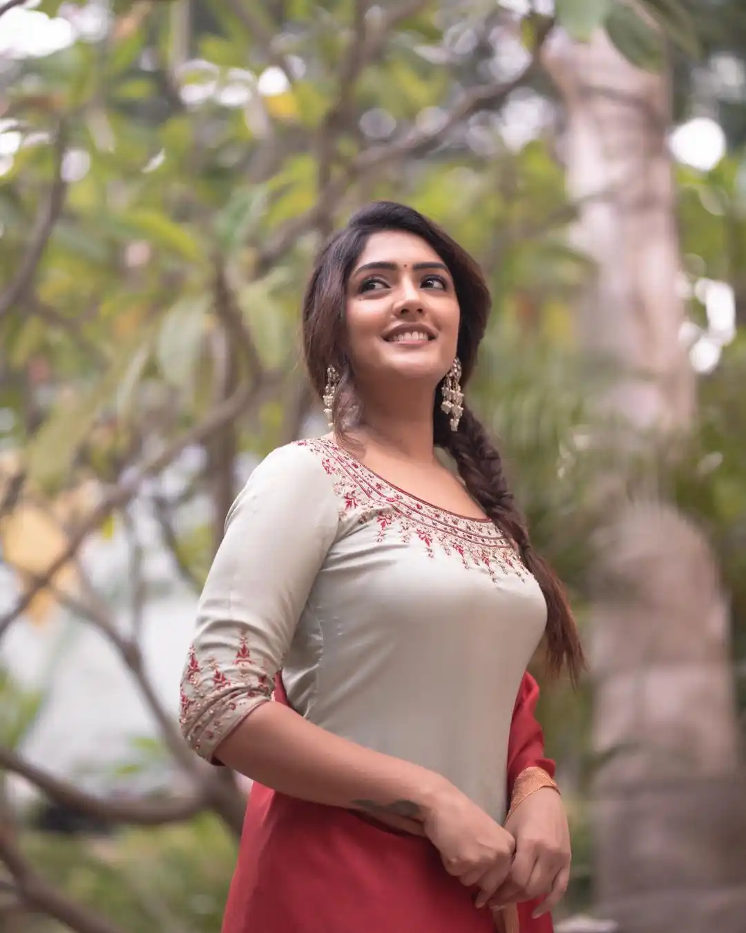 Eesha Rebba shines in Chudidar at New Movie Opening