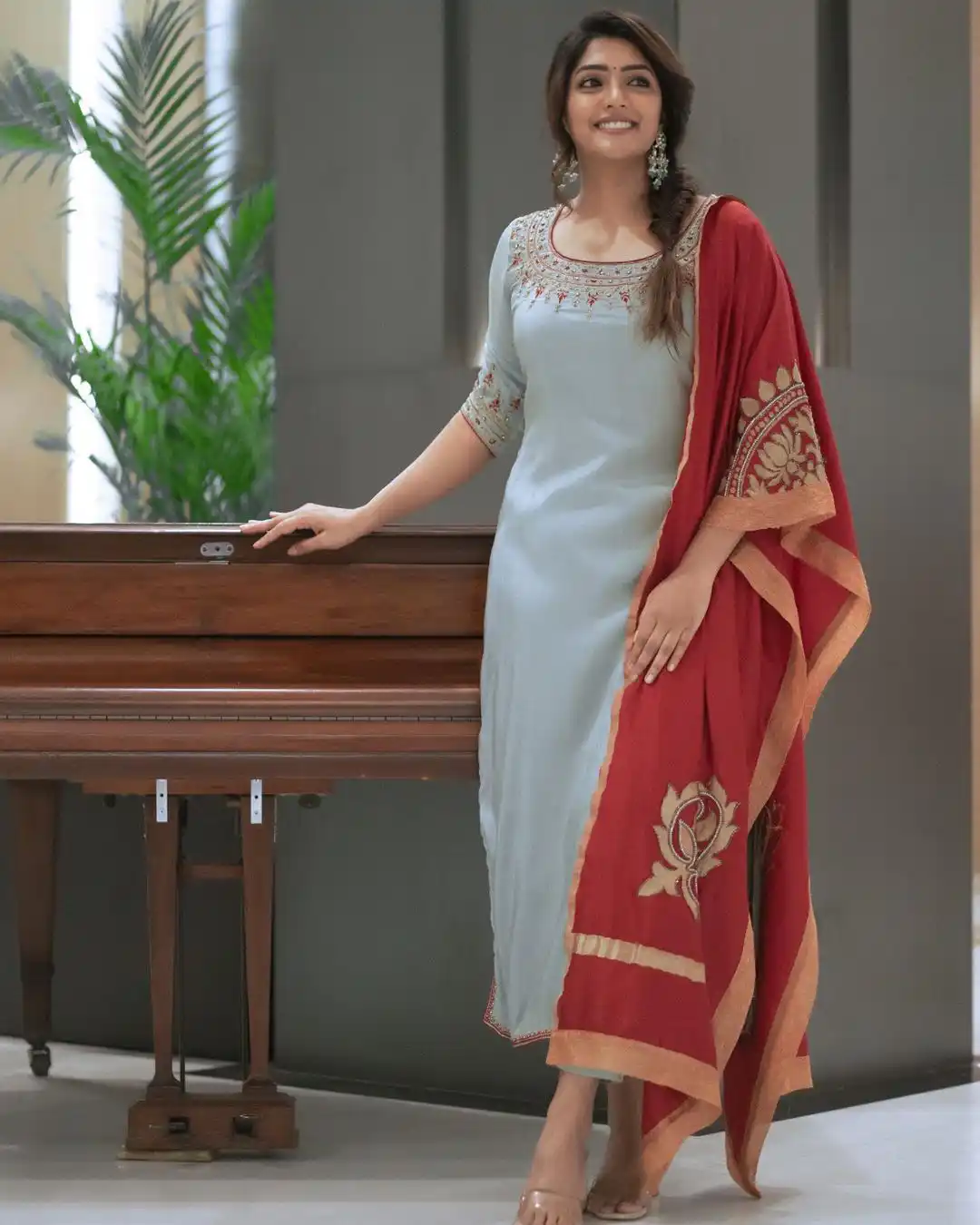 Eesha Rebba shines in Chudidar at New Movie Opening