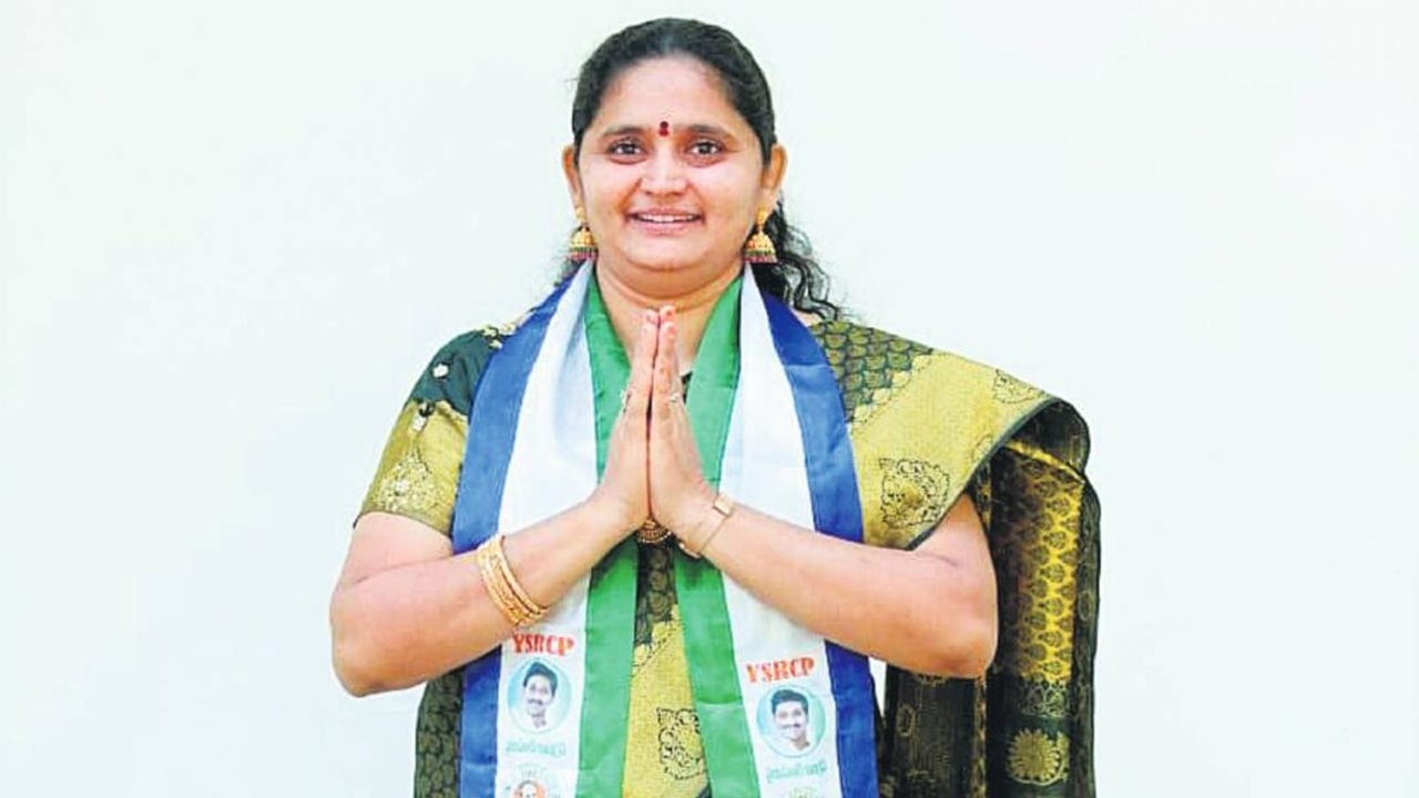 Ghanta Padma Sri: పశ్చిమగోదావరి జిల్లా జడ్పీ చైర్మన్ గా బీసీ మహిళ.. అభ్యర్థిని ఖరారు చేసిన వైసీపీ