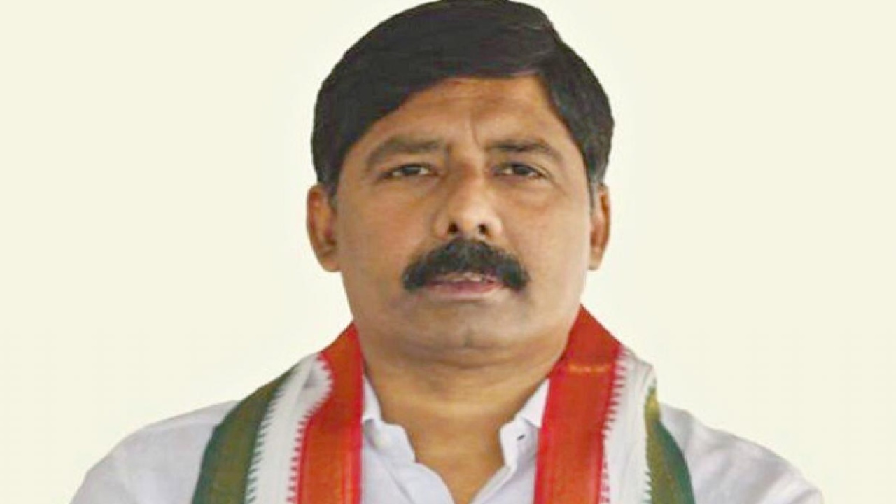 Gidugu Rudra Raju : సోనియాగాంధీని చెడుగా చూపిస్తే బట్టలు ఊడదీసి కొడుతాం.. రాంగోపాల్ వర్మకు గిడుగు రుద్రరాజు వార్నింగ్