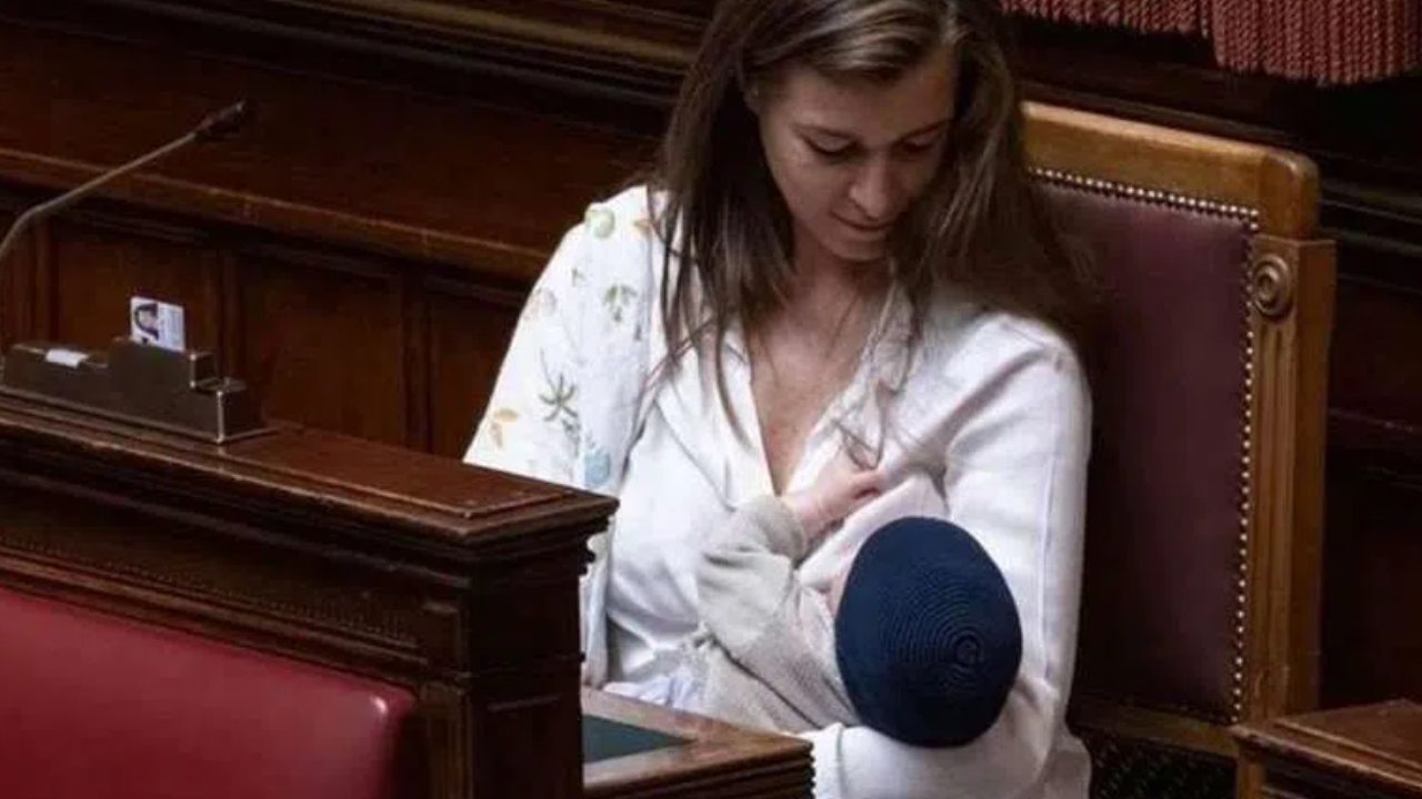 Gilda Sportillo : పార్లమెంట్ లో బిడ్డకు పాలు ఇచ్చిన మహిళా ఎంపీ