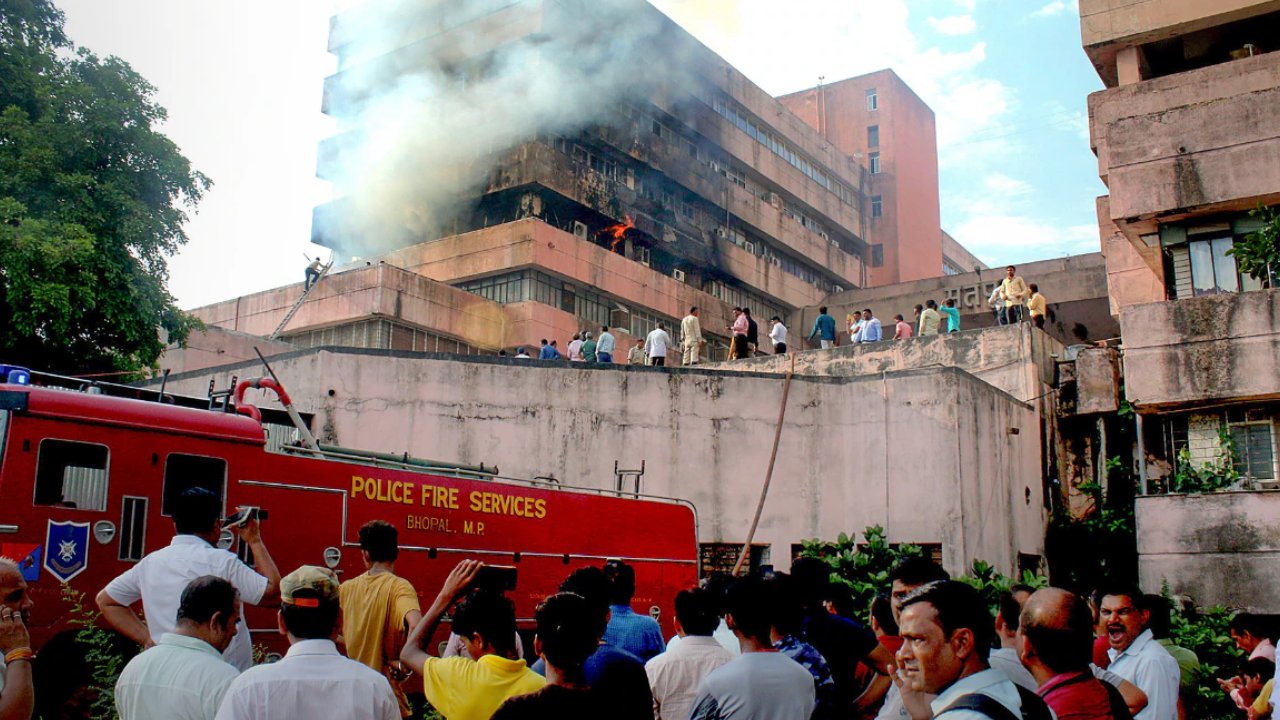 Bhopal: ప్రభుత్వ కార్యాలయంలో భారీ అగ్ని ప్రమాదం.. రంగంలోకి వైమానిక దళం.. బీజేపీ కుట్రలో భాగమేనంటూ కాంగ్రెస్ విమర్శలు