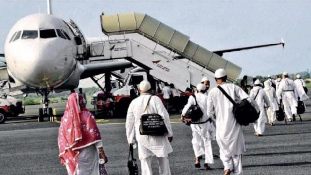 Hajj Yatra 2023: ఏపీ నుంచి హజ్ యాత్రకు భారీగా తరలివెళ్తున్న ముస్లింలు.. 170 మందితో బయలుదేరిన తొలి విమానం