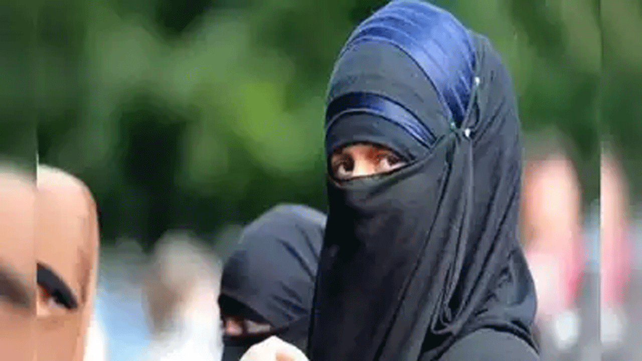 Hijab: మధ్యప్రదేశ్ పాఠశాలలో మళ్లీ హిజాబ్ వివాదం…విచారణకు సర్కారు ఆదేశం