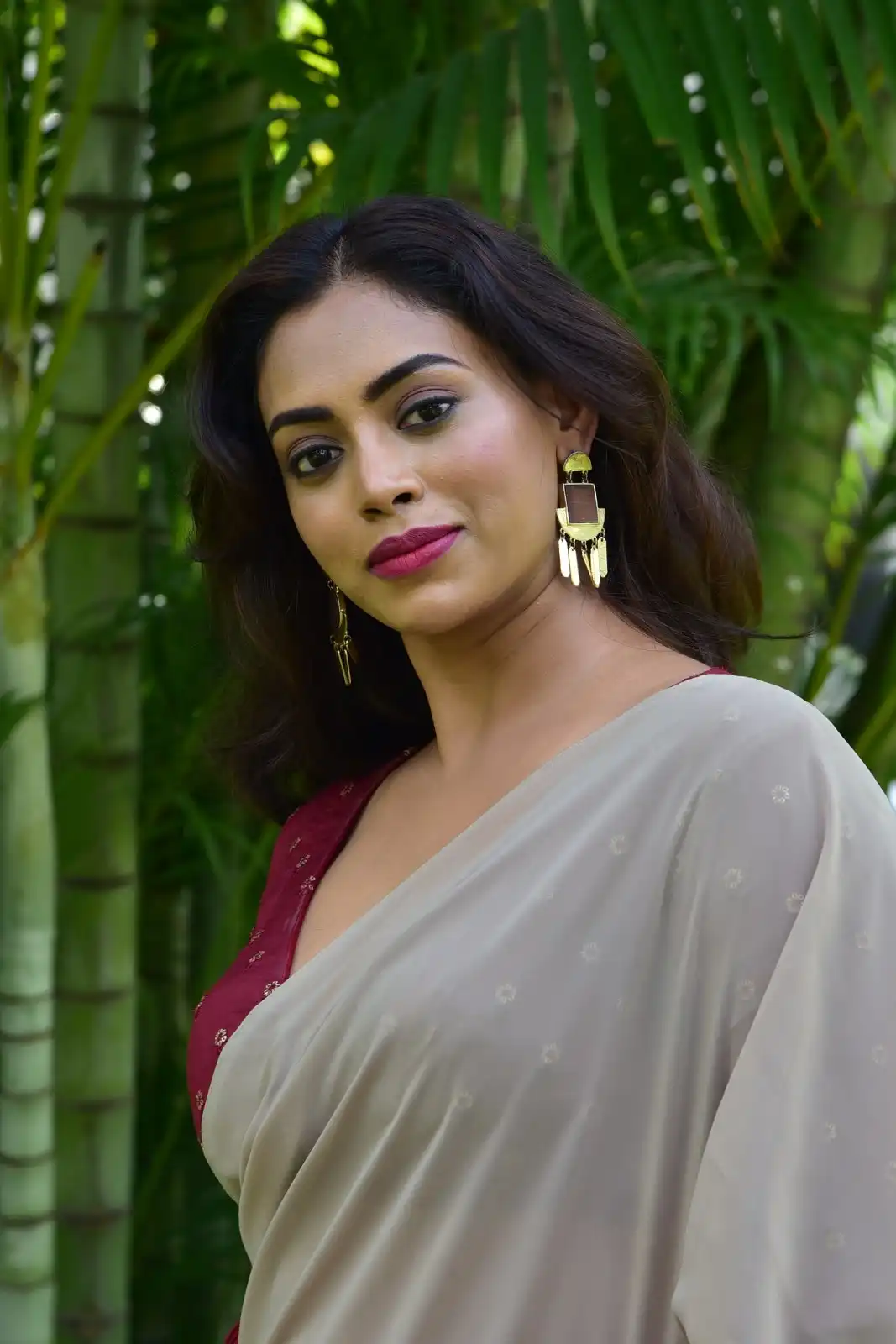 Kamakshi Bhaskarla latest photo shoot in Saree