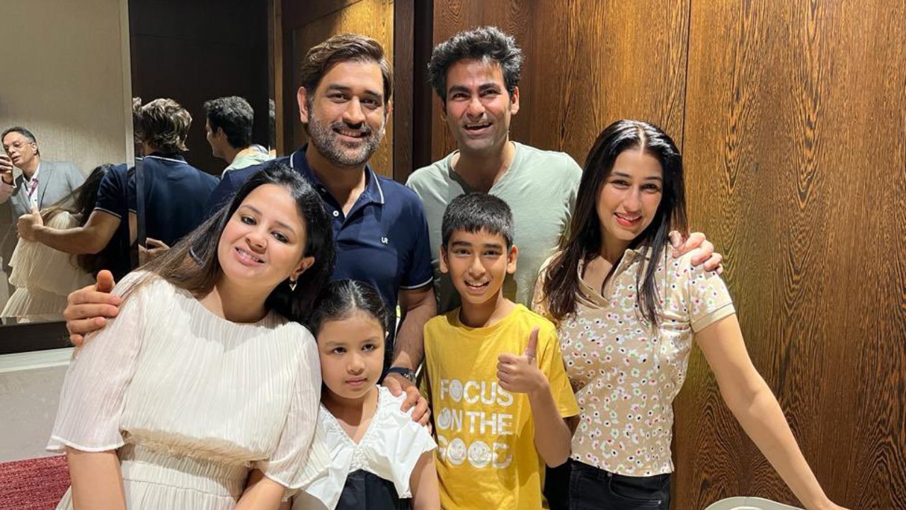 MS Dhoni: శ‌స్త్ర‌చికిత్స త‌రువాత ఎయిర్‌పోర్టులో ధోని.. కెప్టెన్ కూల్ ఫ్యామిలీని క‌లిసిన టీమ్ఇండియా మాజీ ఆట‌గాడు