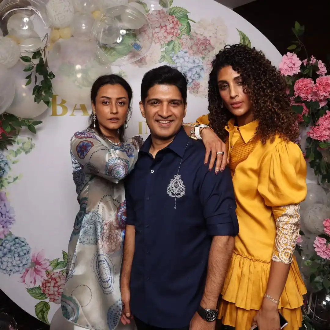 Mahesh Babu enjoying with Family and Friends in Party