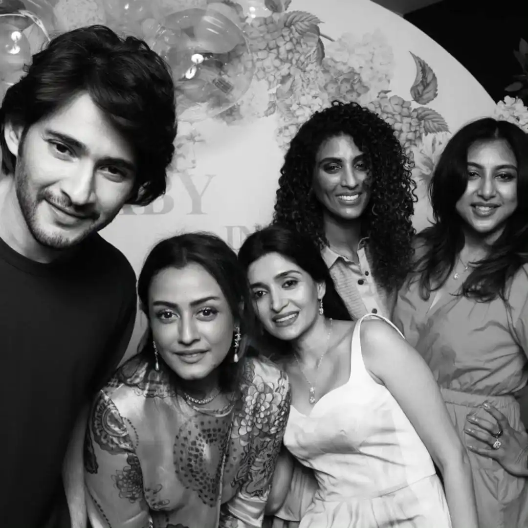 Mahesh Babu enjoying with Family and Friends in Party