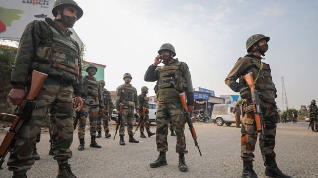 Jammu And Kashmir : జమ్మూకాశ్మీర్ లో ఇద్దరు లష్కరే తోయిబా మిలిటెంట్లు అరెస్టు