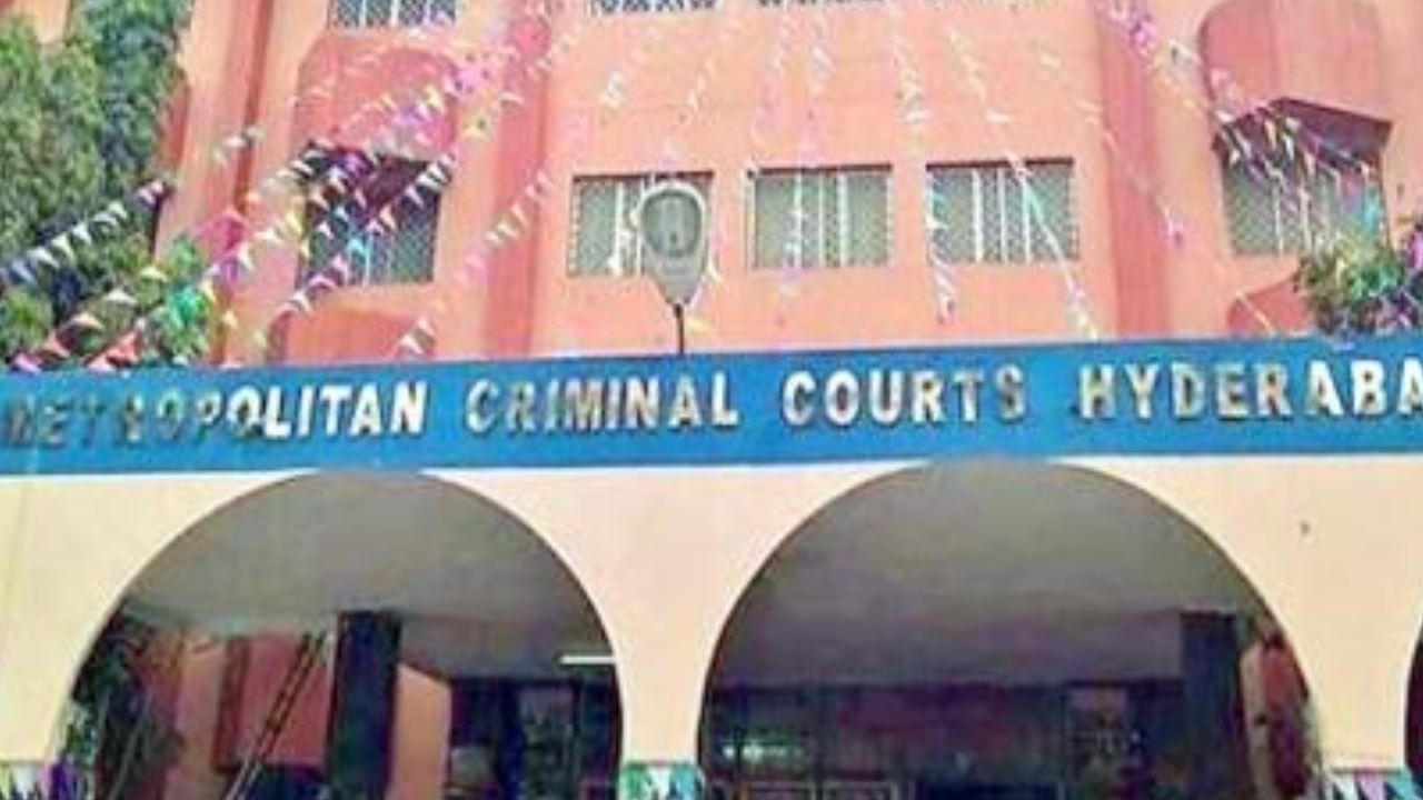 Nampally Court : జైలుకు వెళ్లనంటూ నాంపల్లి కోర్టులో నిందితుడు హల్ చల్