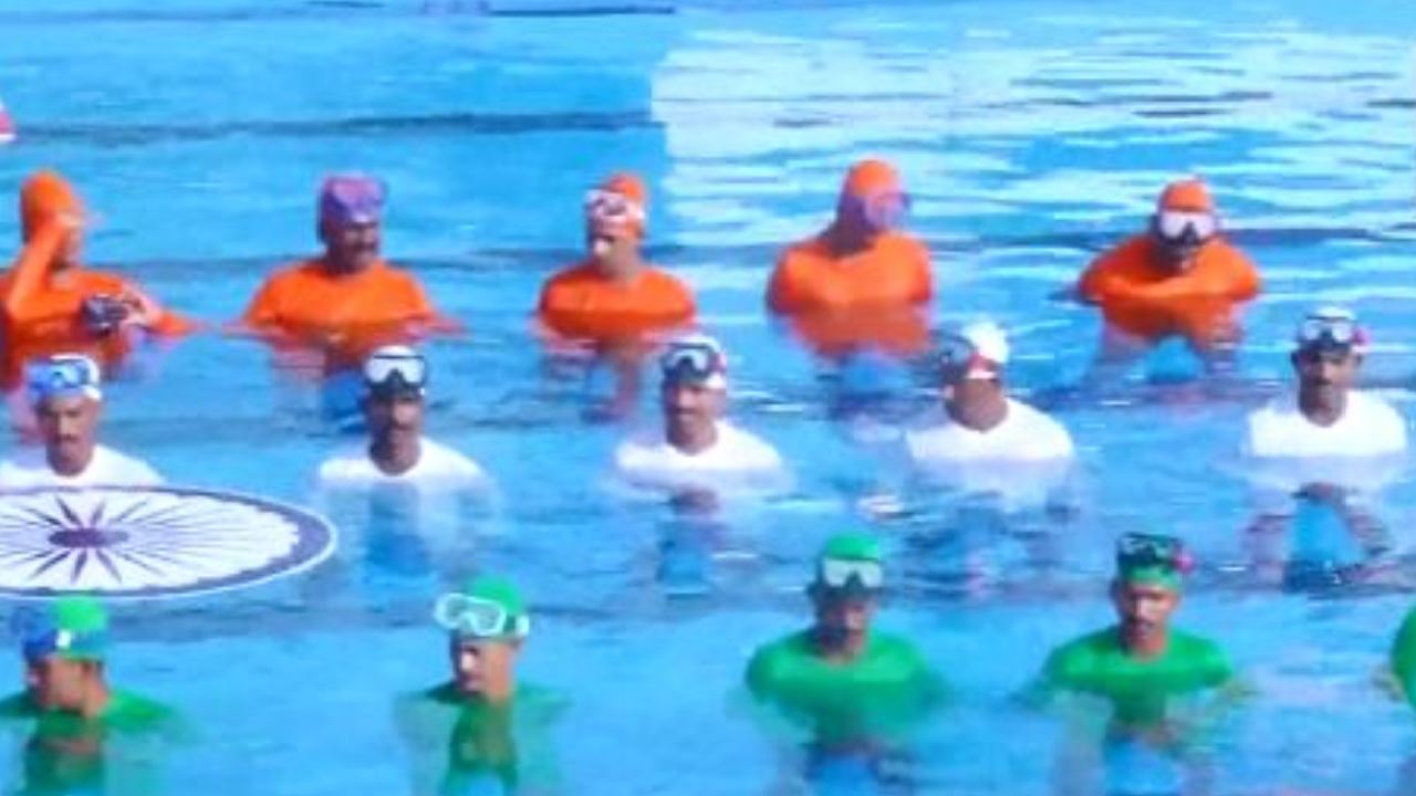 Thiruvananthapuram : నీటి అడుగున యోగా .. అబ్బురపరుస్తున్న ఇండియన్ ఆర్మీ ప్రదర్శన