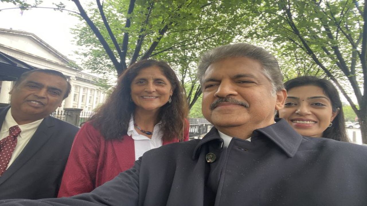 Anand Mahindra : సునీతా విలియమ్స్‌ని లిఫ్ట్ అడిగిన ఆనంద్ మహీంద్రా, ముఖేష్ అంబానీలు