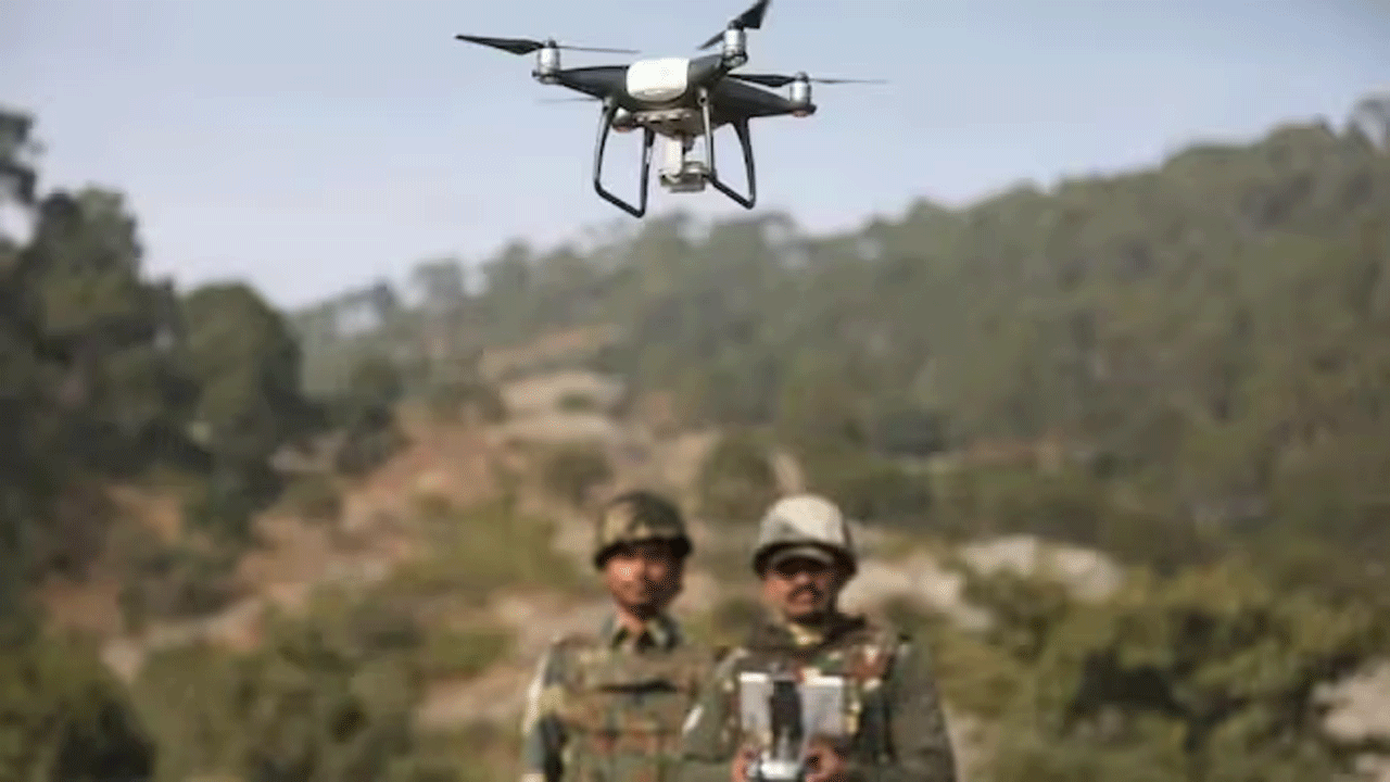 Pakistan Drones seized: సరిహద్దు జిల్లాలో బీఎస్ఎఫ్ కాల్పులు…రెండు పాక్ డ్రోన్ల స్వాధీనం