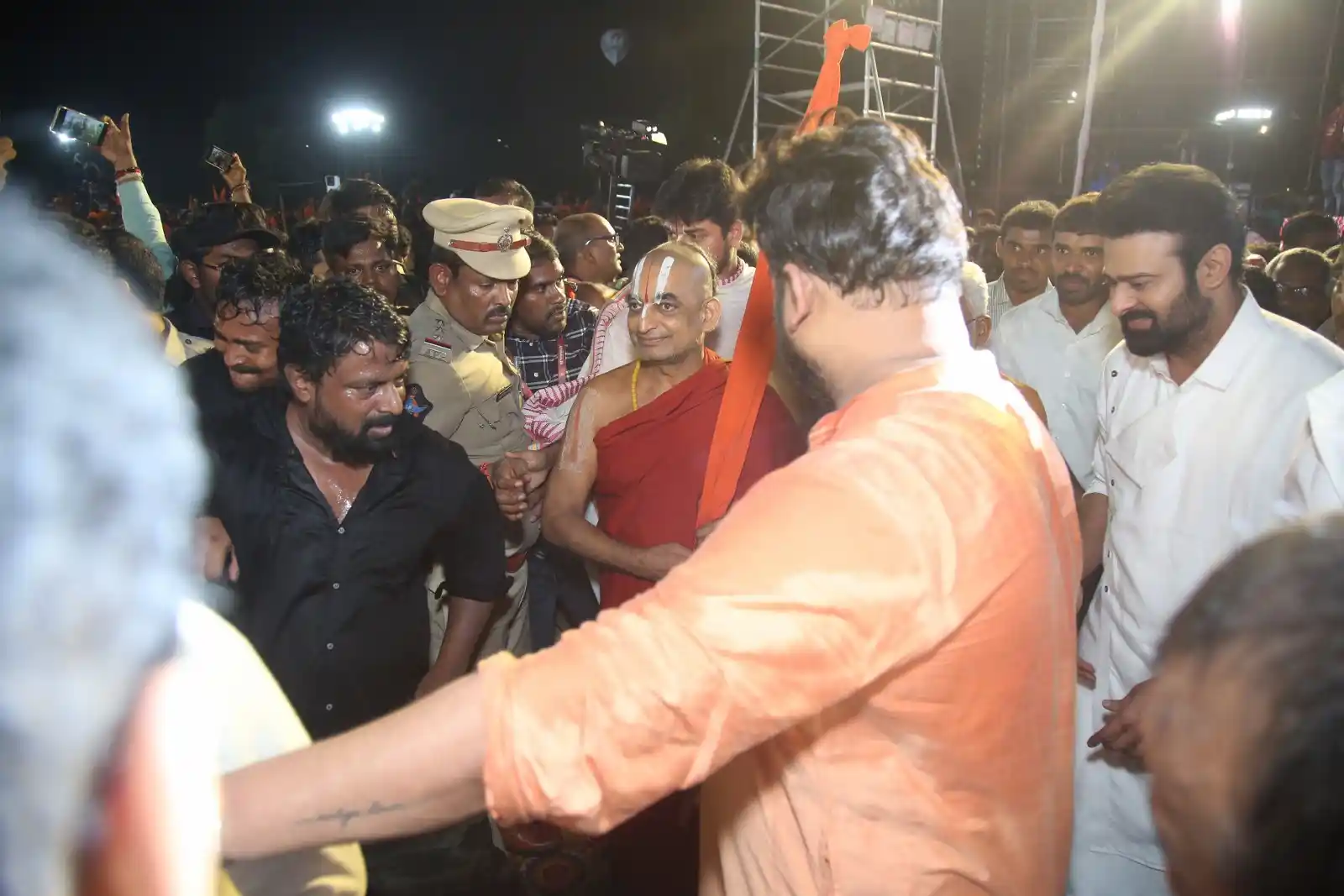 Prabhas Kriti Sanon Photos at Adipurush Pre Release Event tirupati