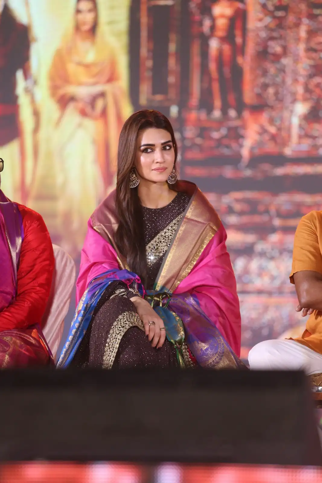 Prabhas Kriti Sanon Photos at Adipurush Pre Release Event tirupati
