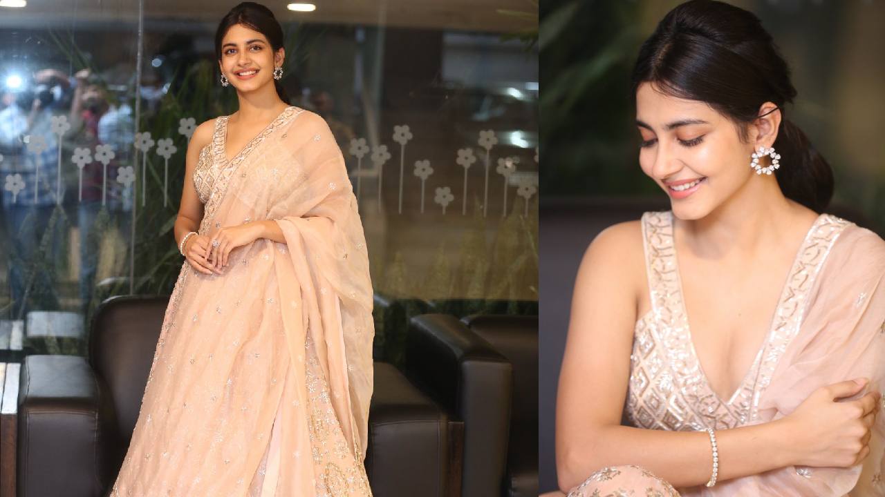 Pragati Srivastava : మనుచరిత్ర ప్రీ రిలీజ్ ఈవెంట్‌లో ప్రగతి శ్రీవాస్తవ్ పరువాలు..