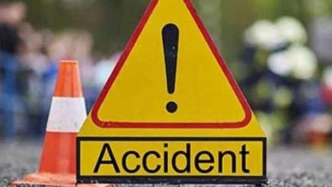 Road Accident: కోనసీమ జిల్లాలో ఘోర రోడ్డు ప్రమాదం.. నలుగురు మృతి