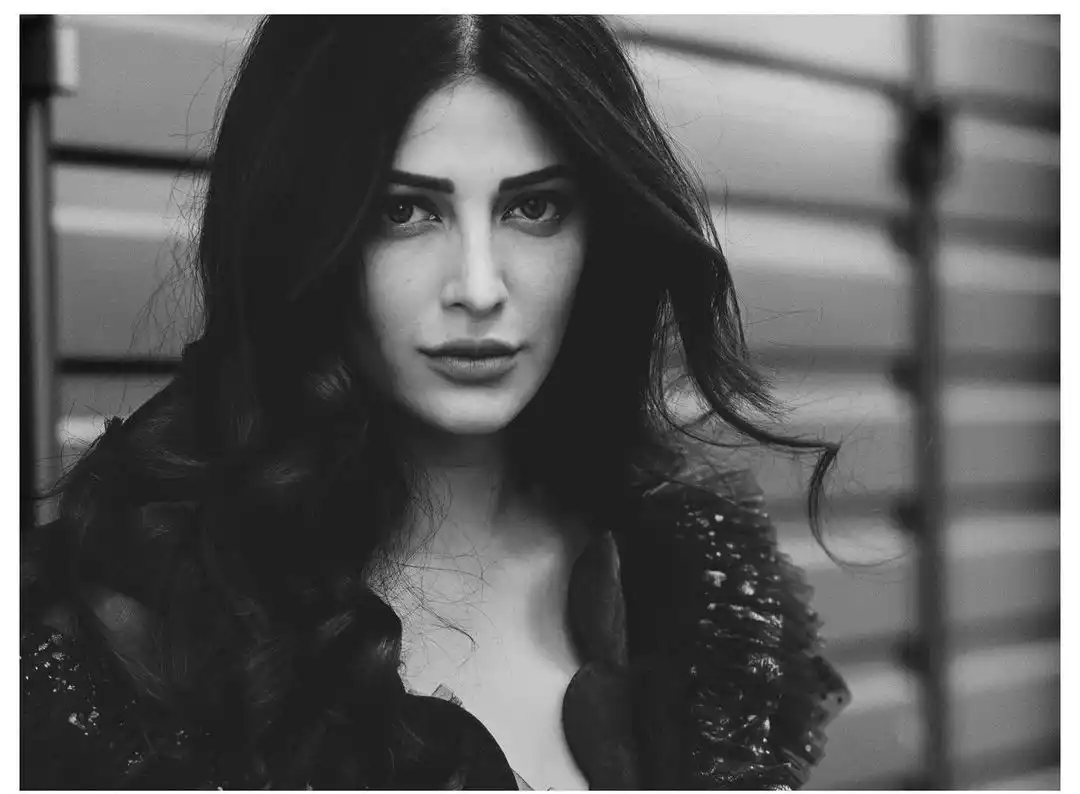 Shruti Haasan Black Vibe at Cannes 2023