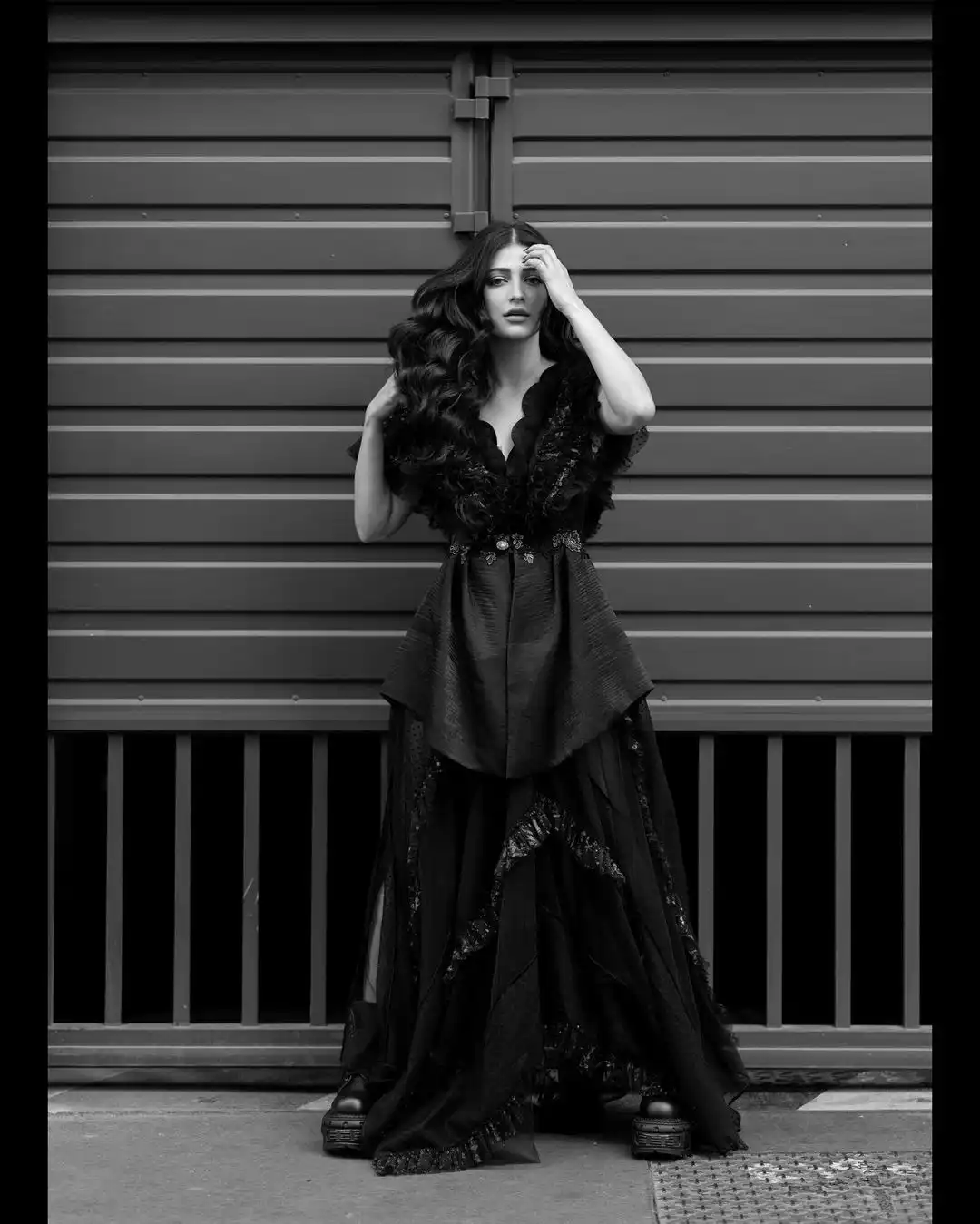 Shruti Haasan Black Vibe at Cannes 2023