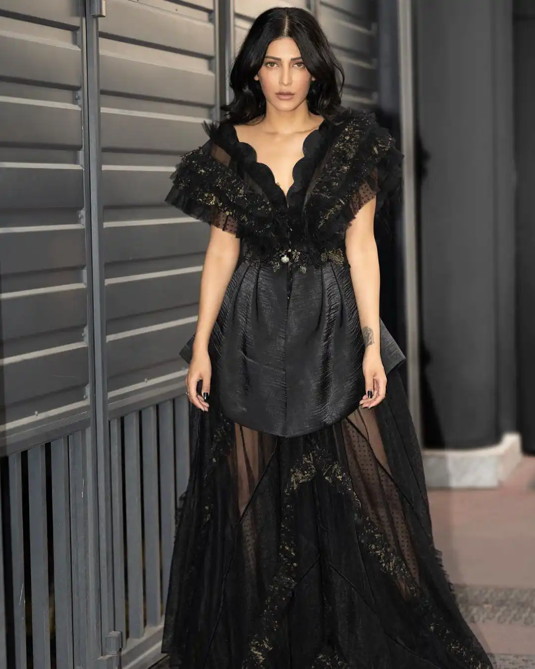 Shruti Haasan Black Vibe at Cannes 2023