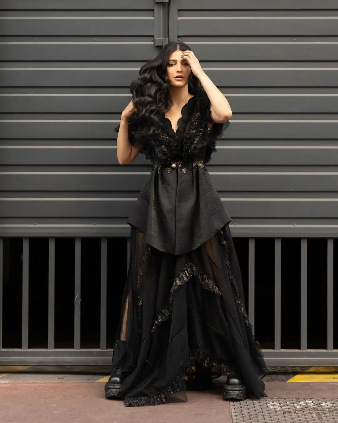 Shruti Haasan Black Vibe at Cannes 2023