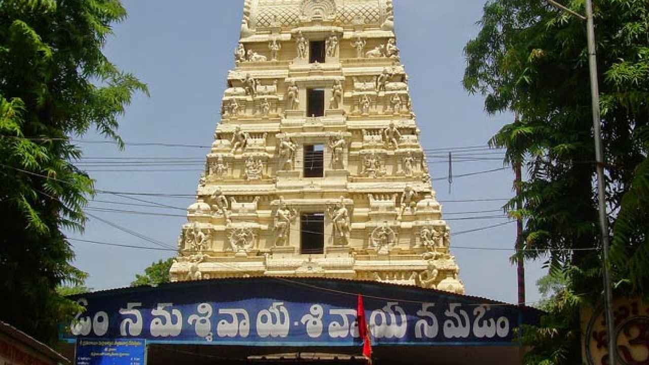 Srisailam: శ్రీశైలం పుణ్యక్షేత్రానికి పోటెత్తిన భక్తులు