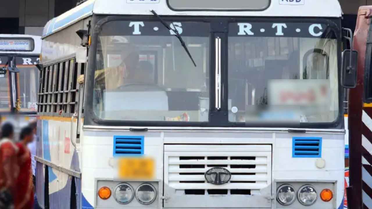 Srisailam : శ్రీశైలంలో ఆర్టీసీ బస్సుకి తప్పిన పెను ప్రమాదం