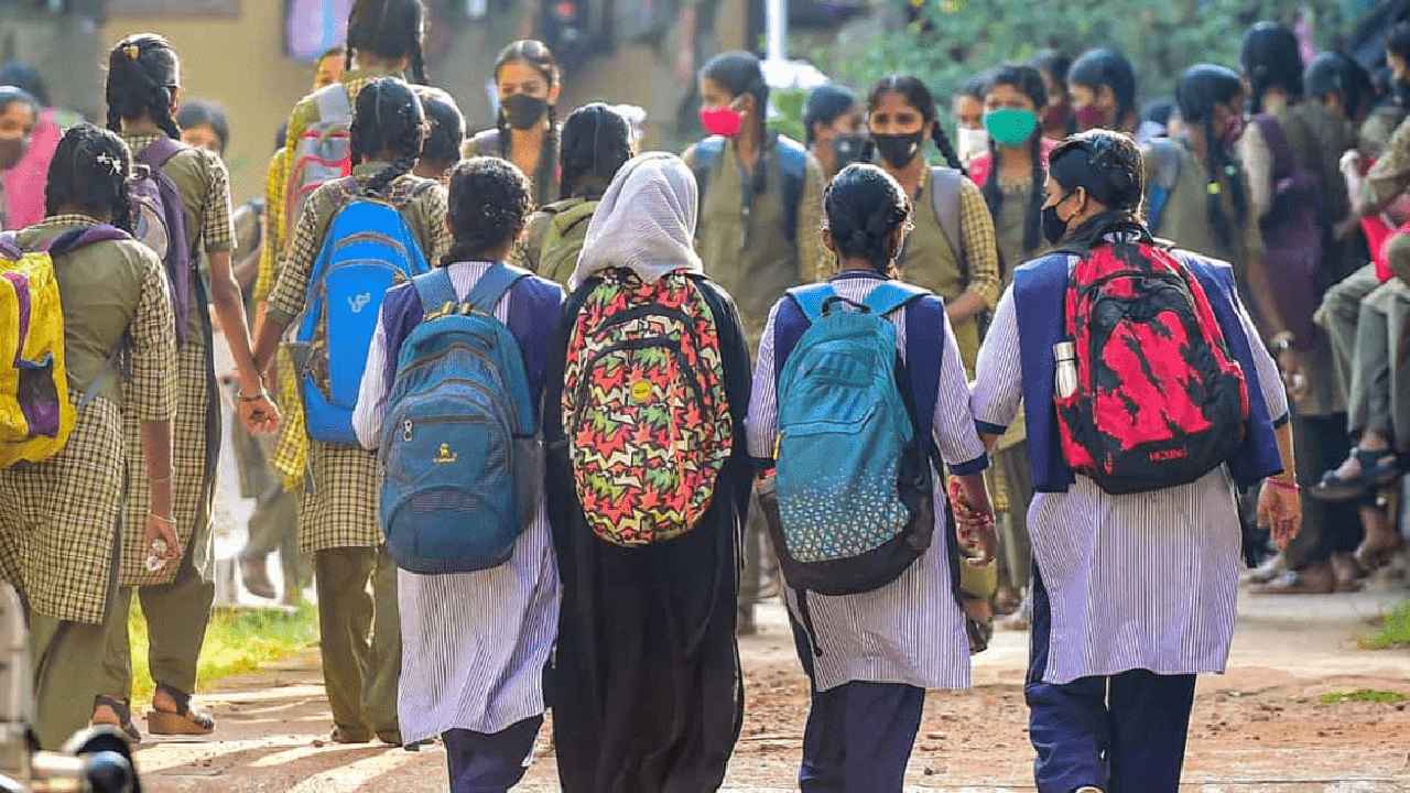 TS School Academic Calendar : ఏప్రిల్ 24 నుంచి స్కూళ్లకు సెలవులు, మార్చిలో టెన్త్ పరీక్షలు.. పాఠశాల విద్యా సంవత్సరం షెడ్యూల్ ఖరారు