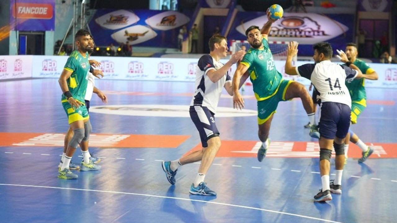 Premier Handball League : తెలుగు టాల‌న్స్ హ్యాట్రిక్‌ విజ‌యాలు.. సెమీస్‌కు చేరువ‌