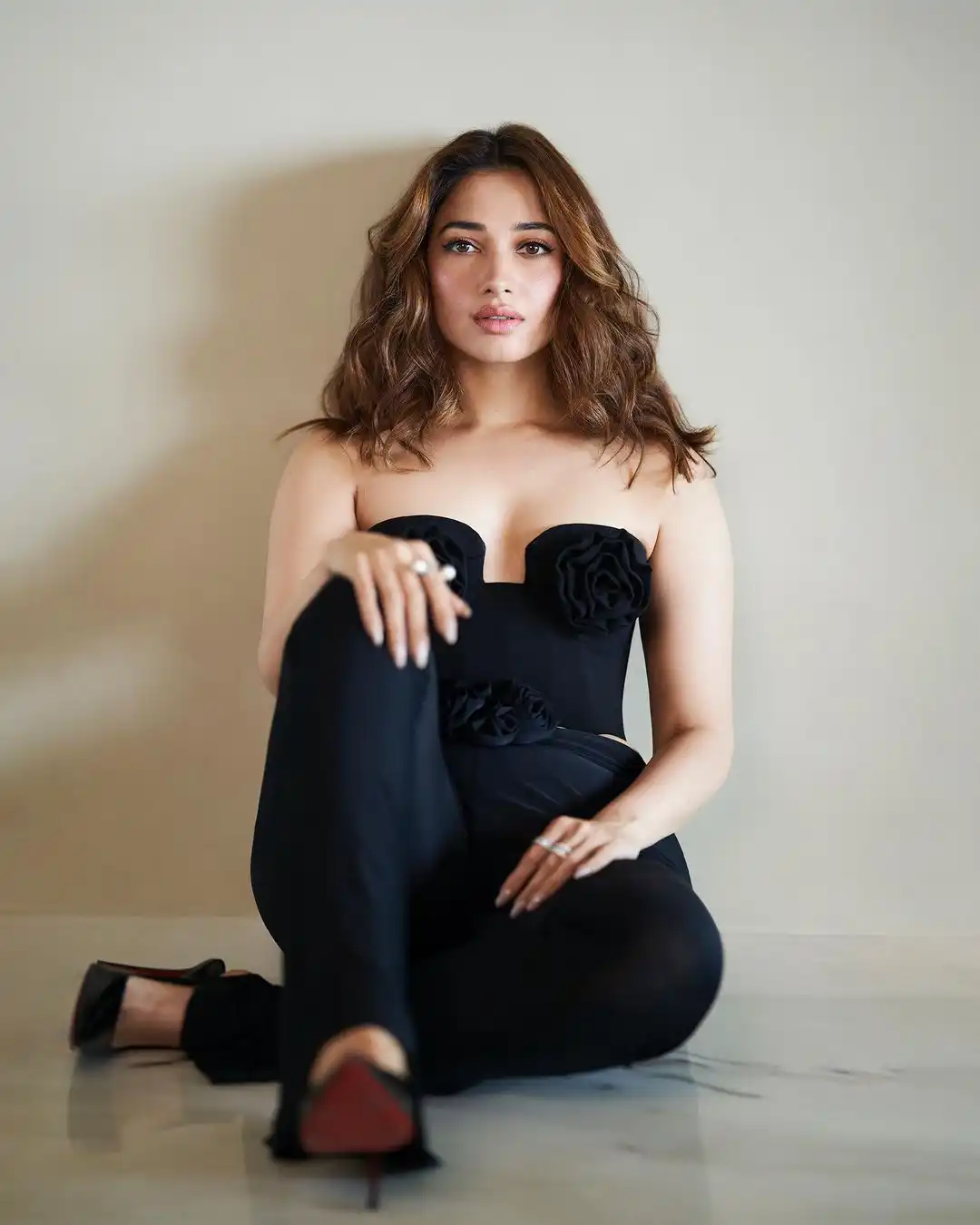 Tamannaah Bhatia shares sizzling looks in Black Dress