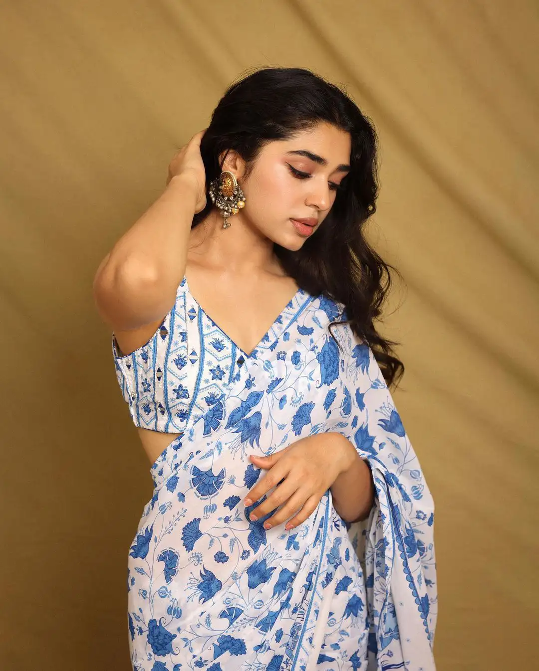 Tollywood Heroine Krithi Shetty beautiful looks in saree photos