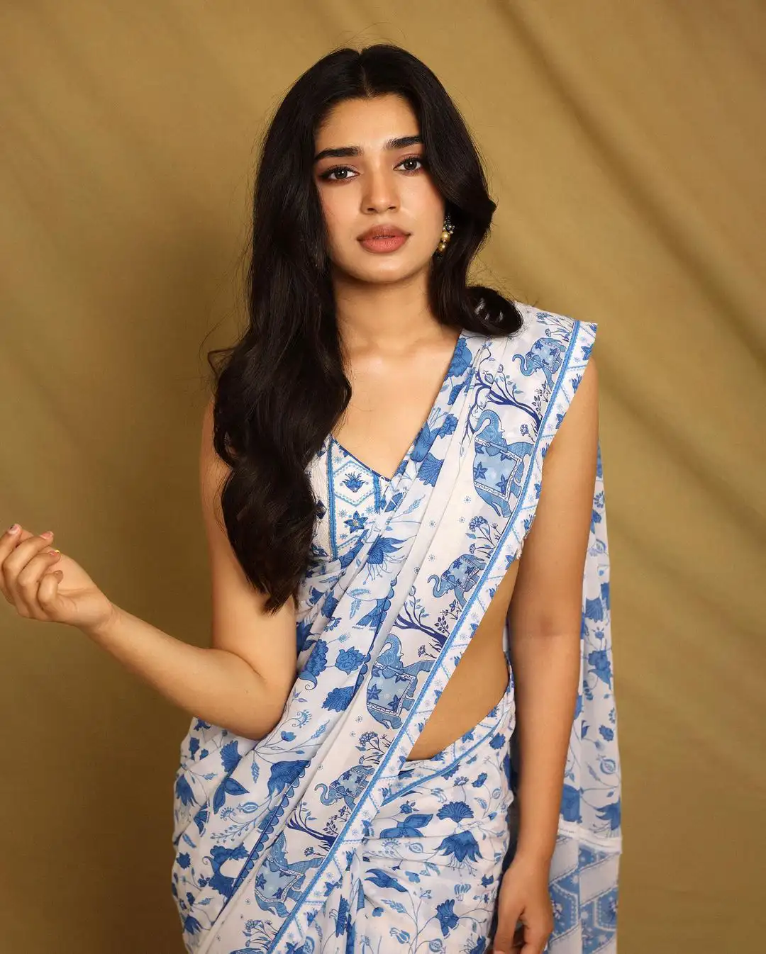 Tollywood Heroine Krithi Shetty beautiful looks in saree photos