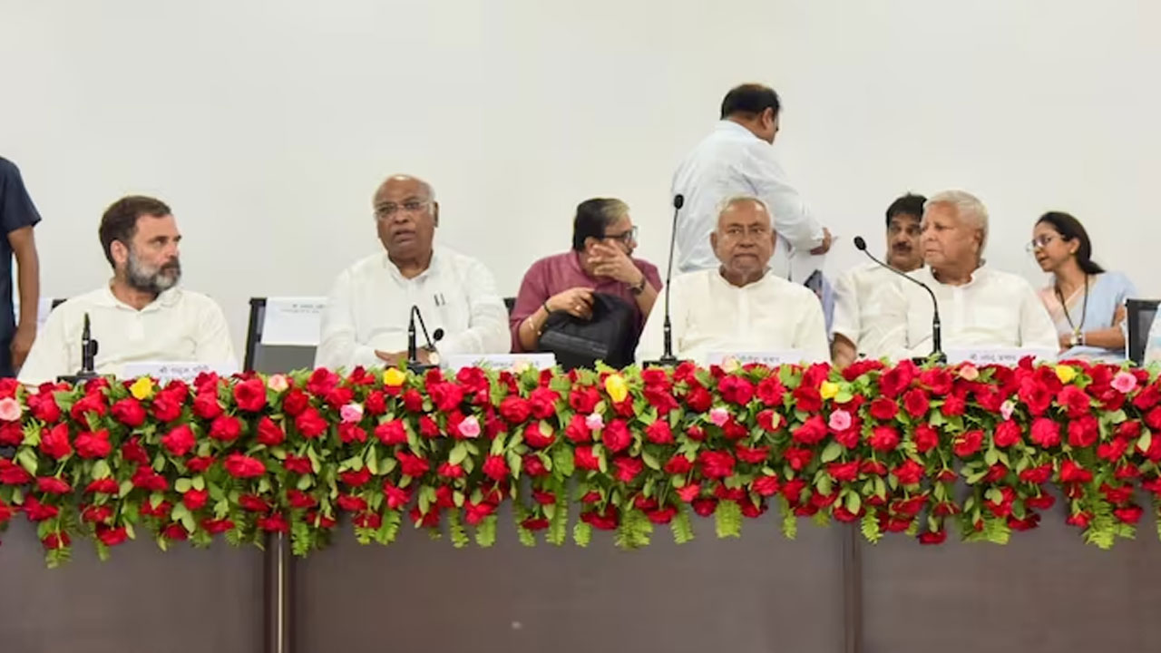 Opposition Meet: అంత చర్చా చేసి రాహుల్ గాంధీని పెళ్లికి ఒప్పించారట.. విపక్షాల మీటింగ్‭పై బీజేపీ షార్ప్ అటాక్