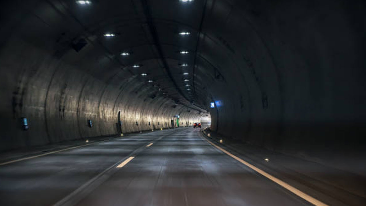 Tunnel Raod in Bengaluru: బెంగళూరు ట్రాఫిక్ నియంత్రణకు మెగా సొరంగ మార్గం.. 65 కిలోమీటర్ల మేర నిర్మించేందుకు ప్రతిపాదనలు