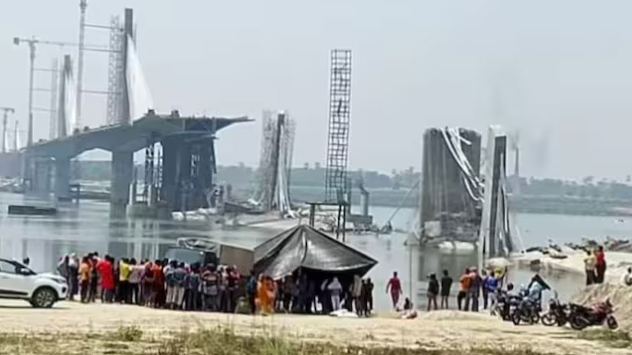 Bihar bridge collapse: బ్రిడ్జి నిర్మాణ కంపెనీకి నోటీసులు పంపిన ప్రభుత్వం, హైకోర్టులో పిల్ దాఖలు