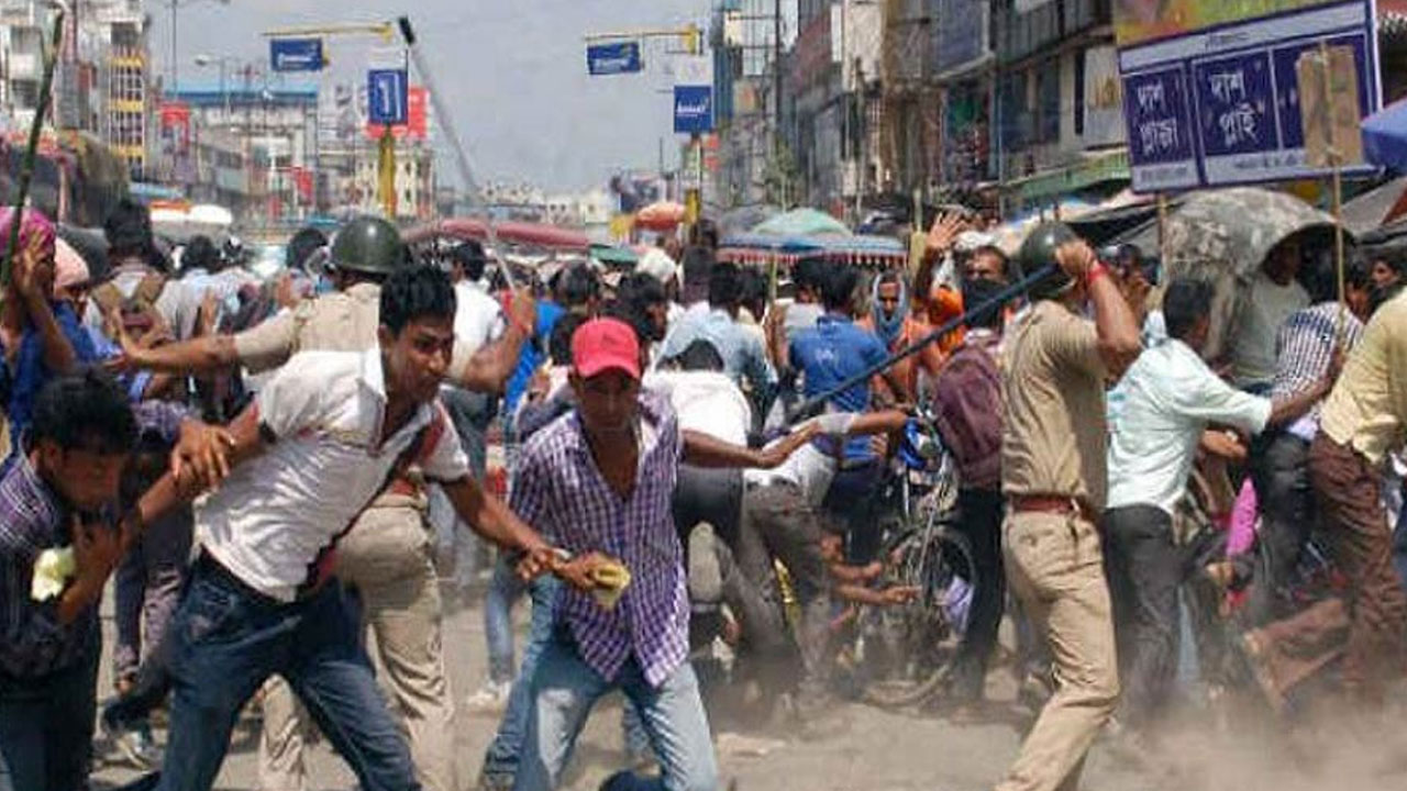 Bengal panchayat polls: పంచాయతీ ఎన్నికలనూ వదలని అల్లర్లు.. బెంగాల్‭లో ఇది ఆనవాయితీగా మారిందా?