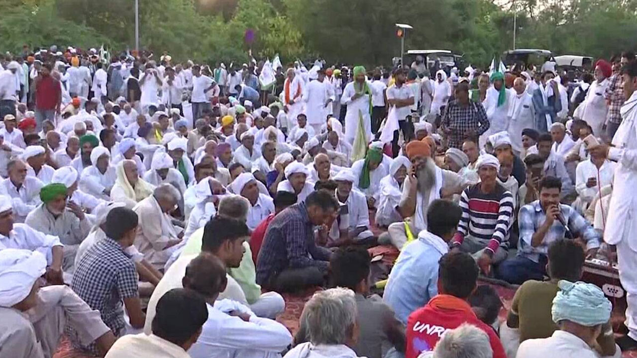 Farmers Protest: రోడ్డెక్కిన రైతులు.. మరోసారి మూసుకుపోయిన ఢిల్లీ-ఛండీగఢ్ జాతీయ రహదారి
