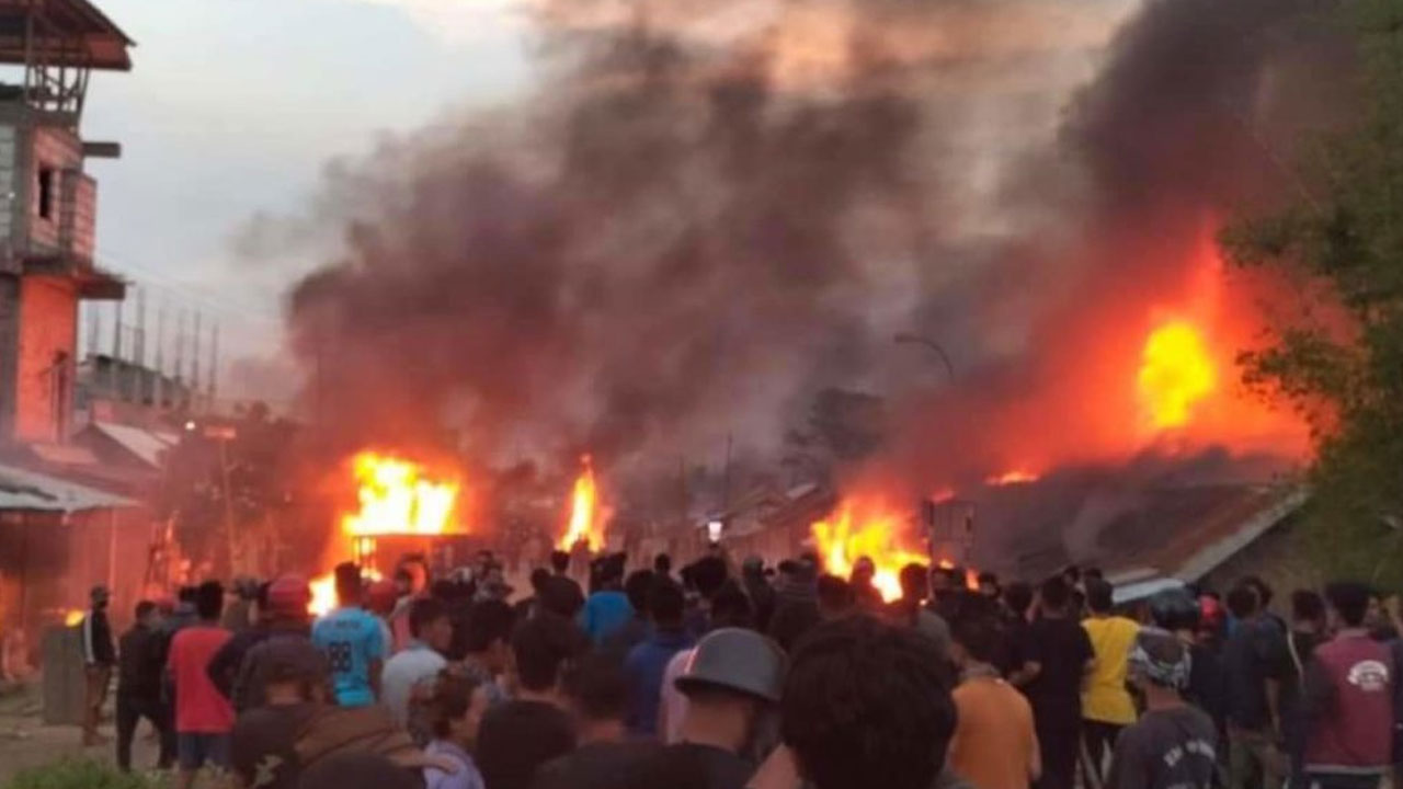 Manipur Violence: మళ్లీ రణరంగమవుతోన్న మణిపూర్‭.. గ్రామాన్ని చుట్టుముట్టి కాల్పులకు తెగబడ్డ తీవ్రవాదులు, 9 మంది మృతి