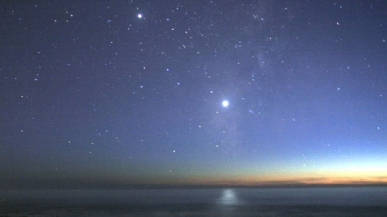 Venus : ఆకాశంలో అత్యంత ప్రకాశవంతంగా శుక్రగ్రహం.. సాయంత్రం వేళ పశ్చిమ దిశలో నేరుగా చూడొచ్చు