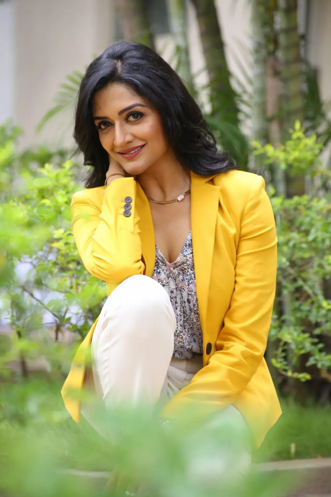 Vimala Raman Stylish looks in yellow suit photos