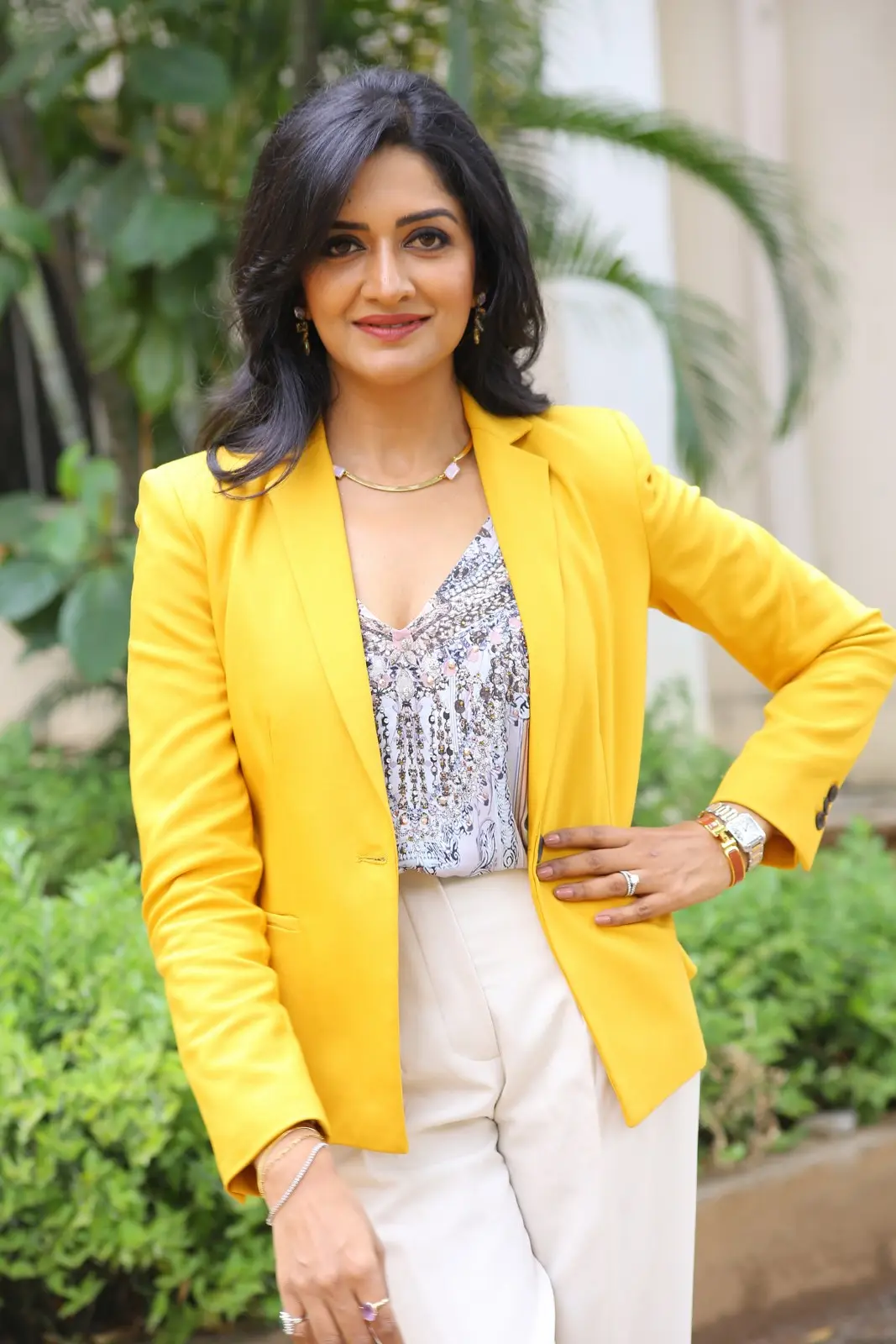 Vimala Raman Stylish looks in yellow suit photos