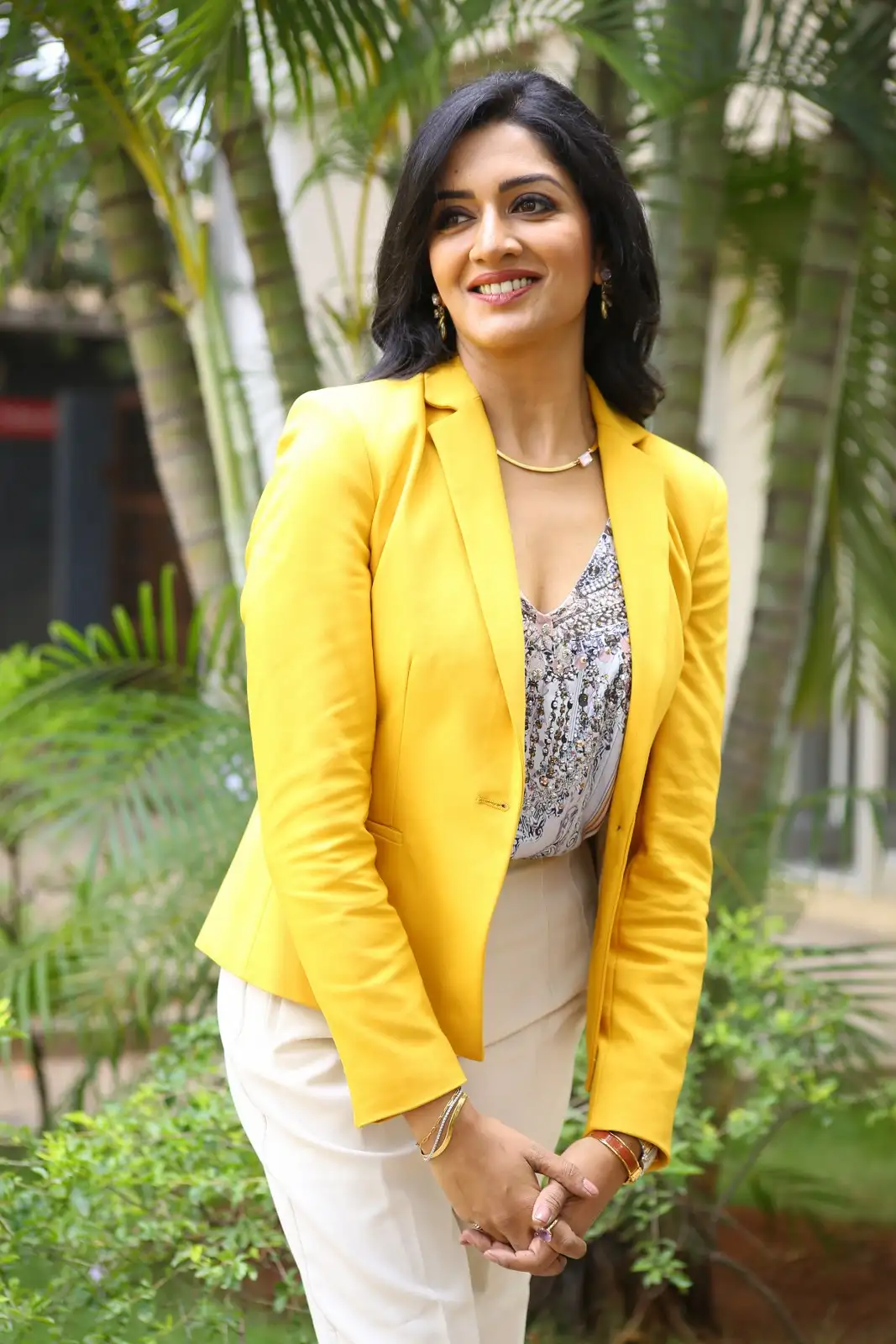 Vimala Raman Stylish looks in yellow suit photos