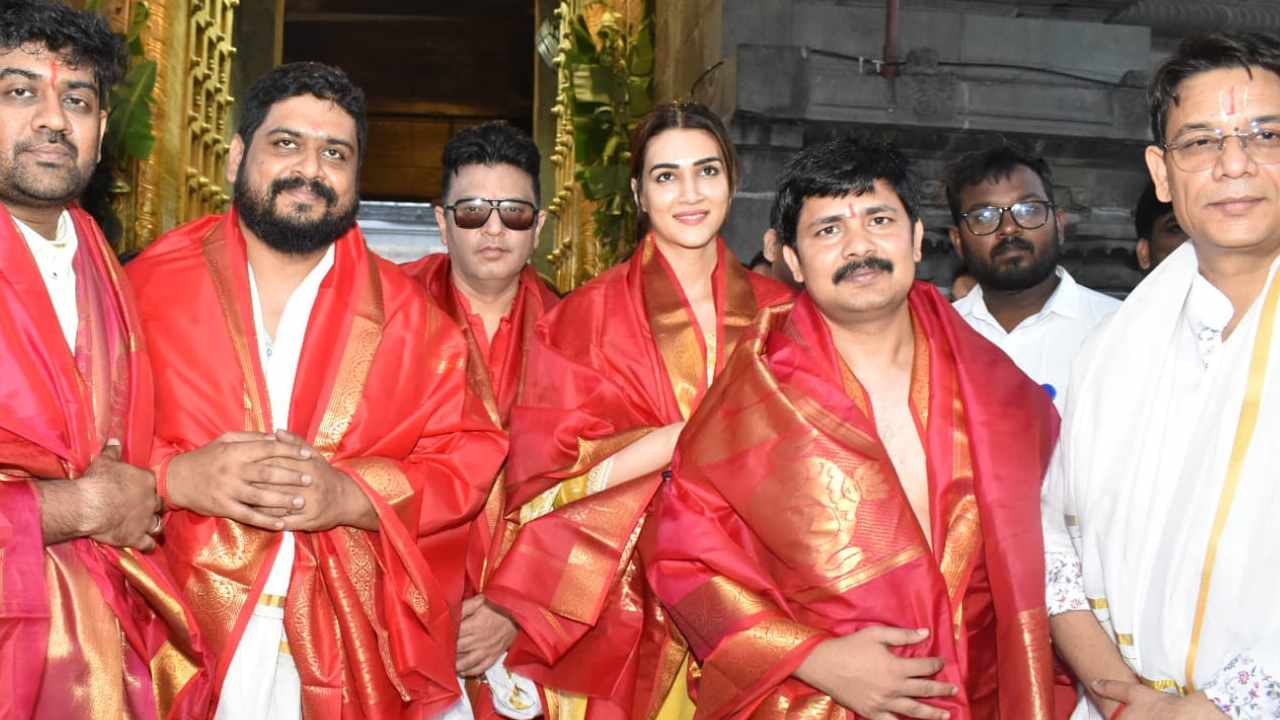 Kriti Sanon : తిరుమల వెంకటేశ్వర స్వామి సన్నిధిలో కృతి సనన్, ఆదిపురుష్ యూనిట్ ఫొటోలు..