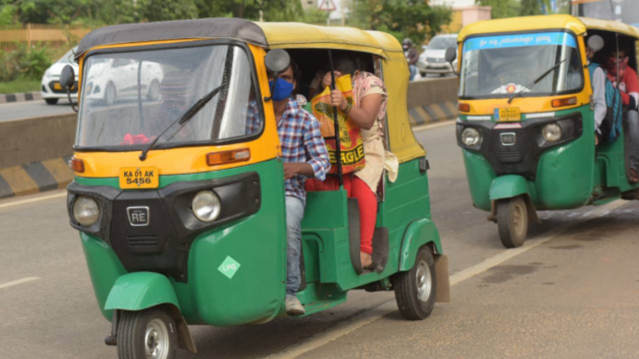 Karnataka Shakti Scheme: కర్ణాటకలో ‘శక్తి పథకం’.. కన్నీరు పెట్టుకుంటున్న ఆటో డ్రైవర్లు